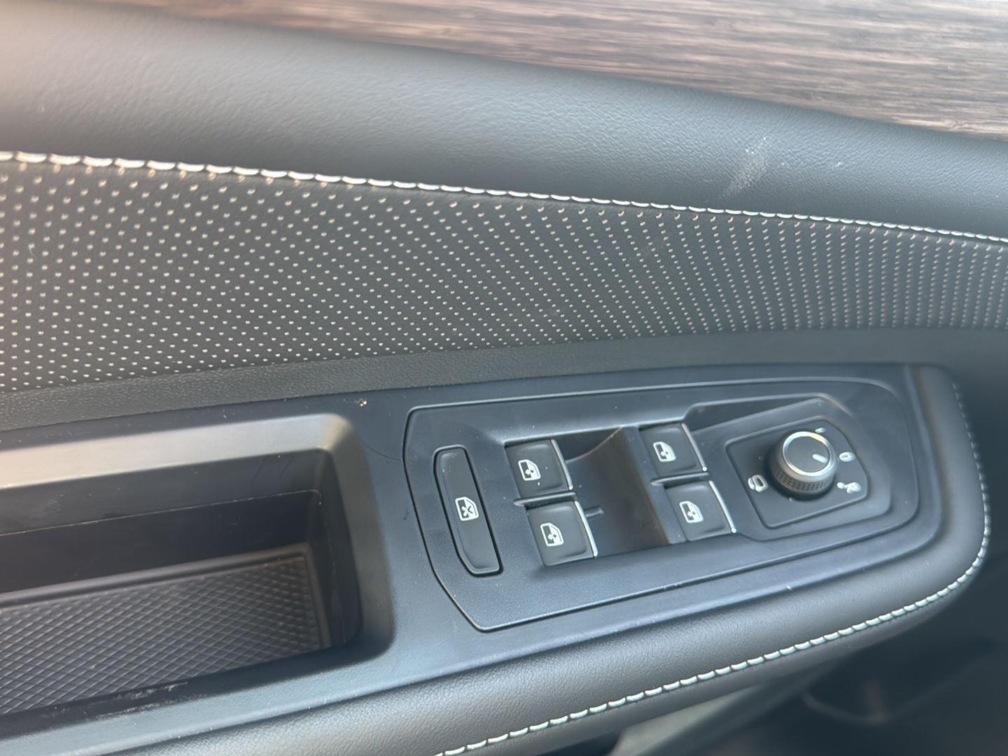 2025 Volkswagen Atlas SEL Premium R-Line - Photo 23