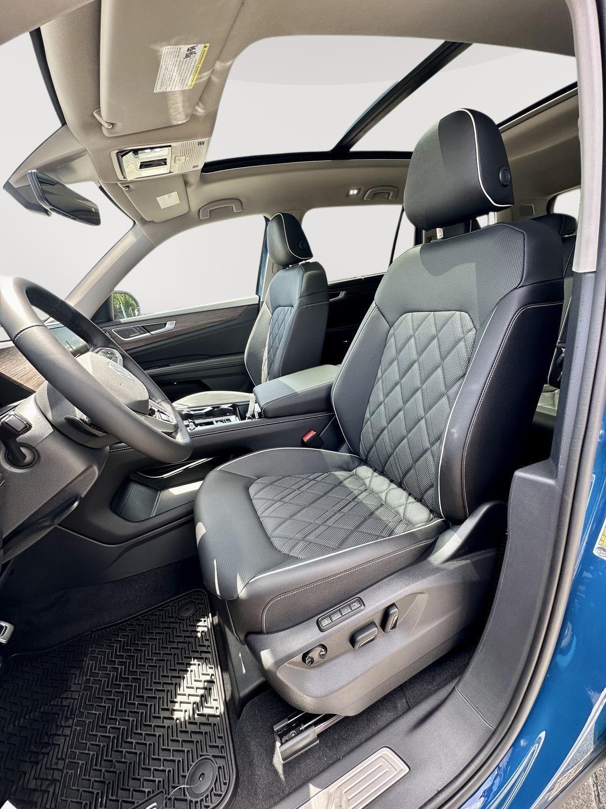 2025 Volkswagen Atlas SEL Premium R-Line - Photo 12