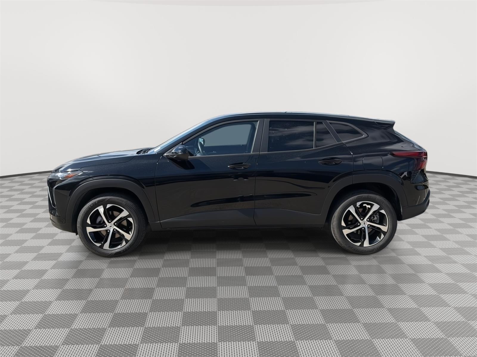 2024 Chevrolet Trax photo 2