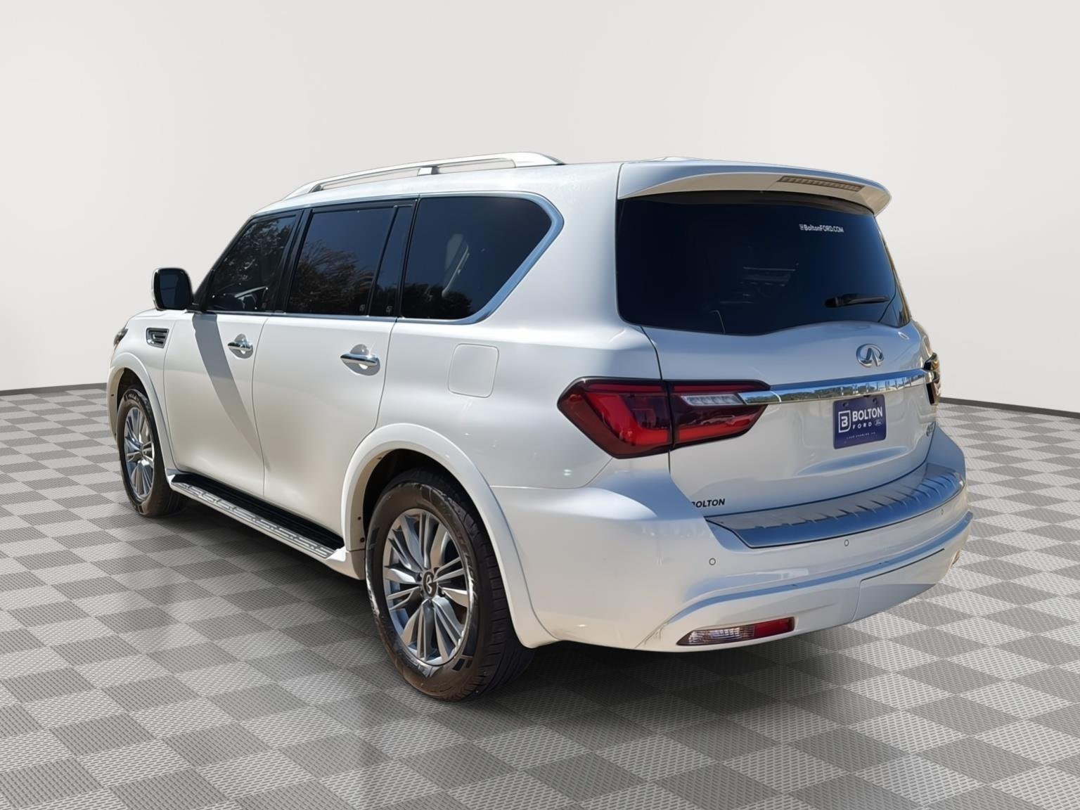 2021 Infiniti QX80 Luxe photo 2