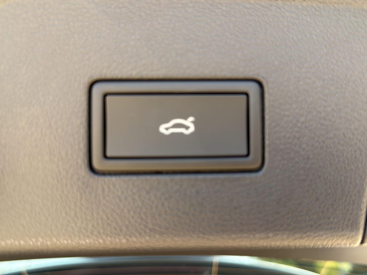 2026 Volkswagen Atlas SE w/Tech - Photo 10
