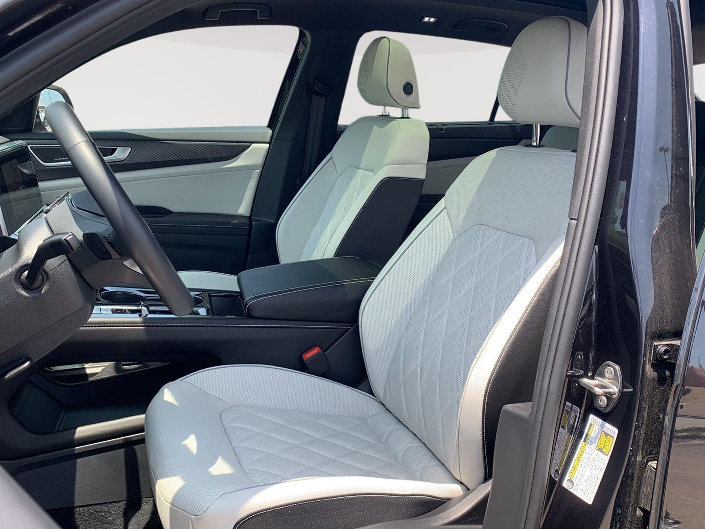 2026 Volkswagen Atlas Cross Sport SEL Premium R-LINE - Photo 13