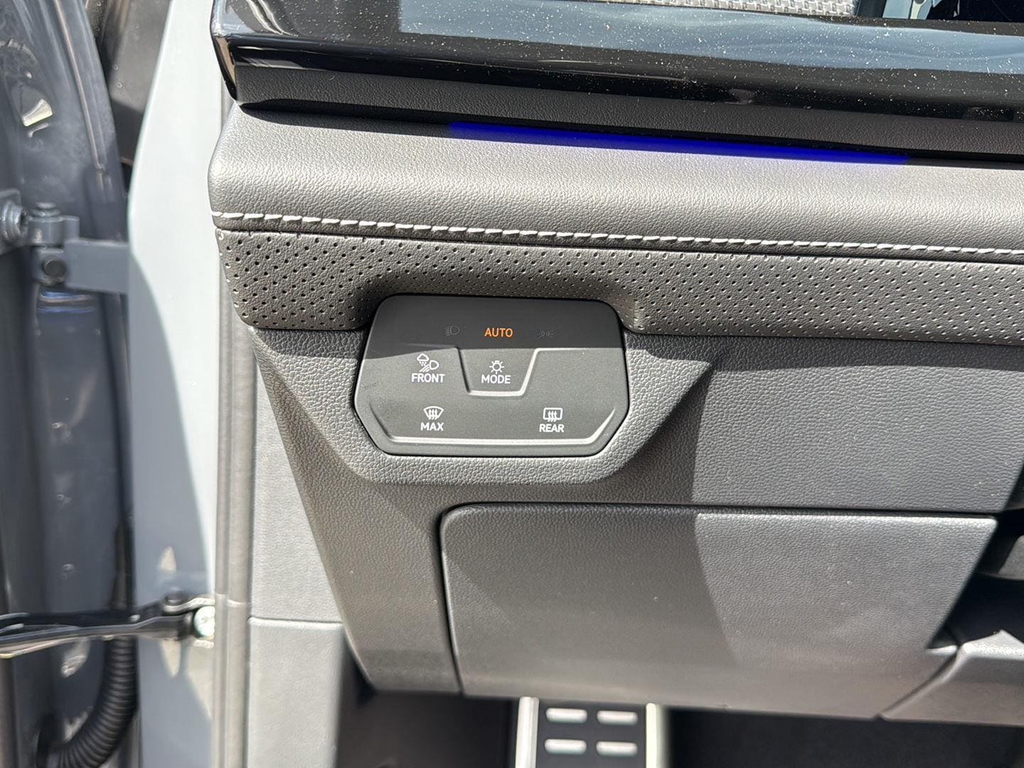 2026 Volkswagen Atlas Cross Sport SEL Premium R-LINE - Photo 15