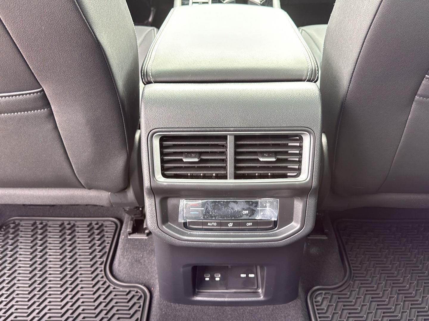 2026 Volkswagen Atlas SE w/Tech - Photo 21