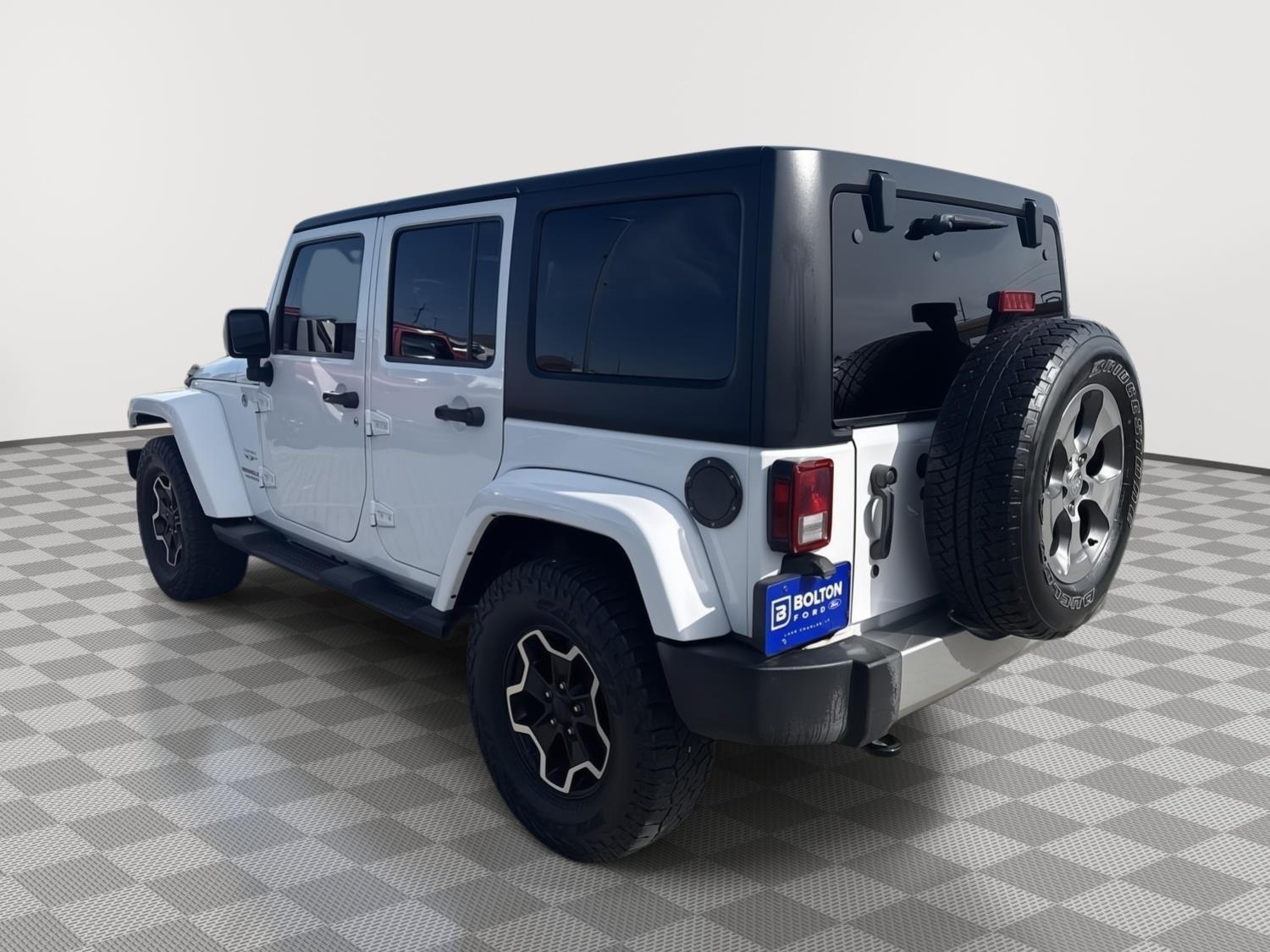 2016 Jeep Wrangler Unlimited Sahara photo 2