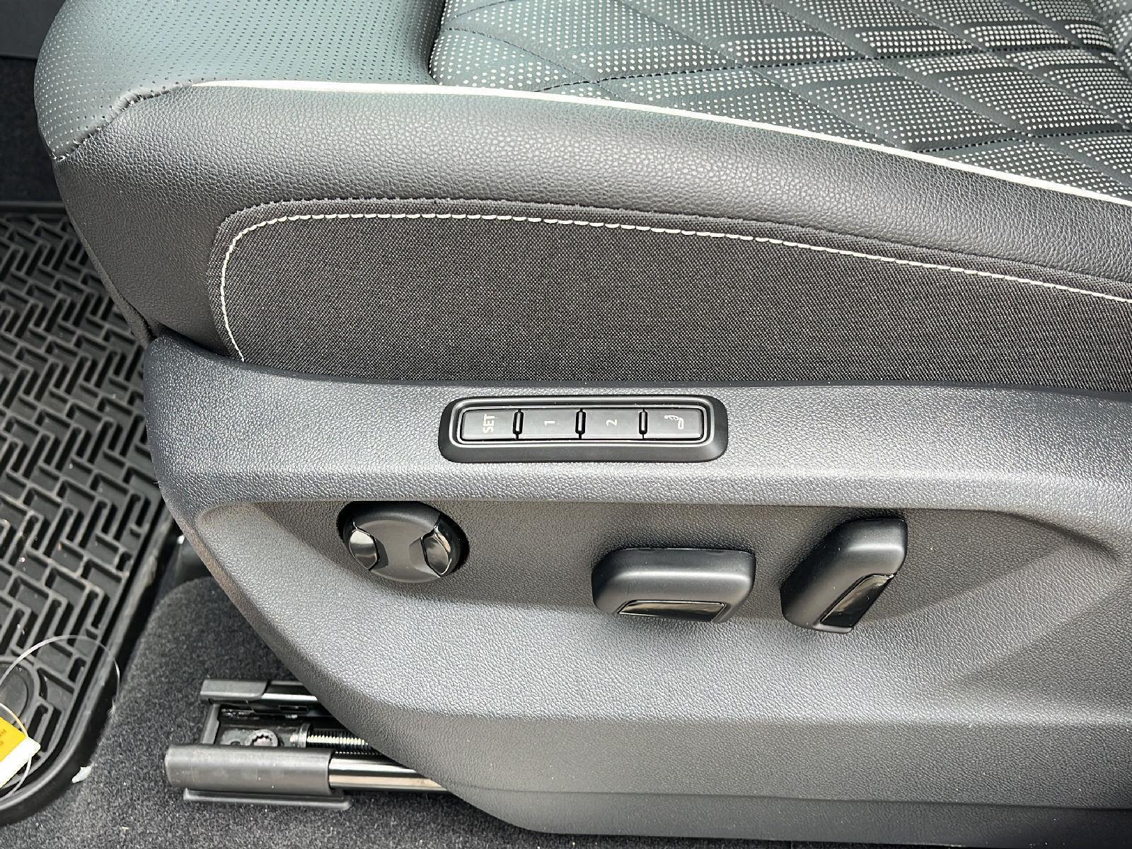 2025 Volkswagen Atlas SEL Premium R-Line - Photo 9