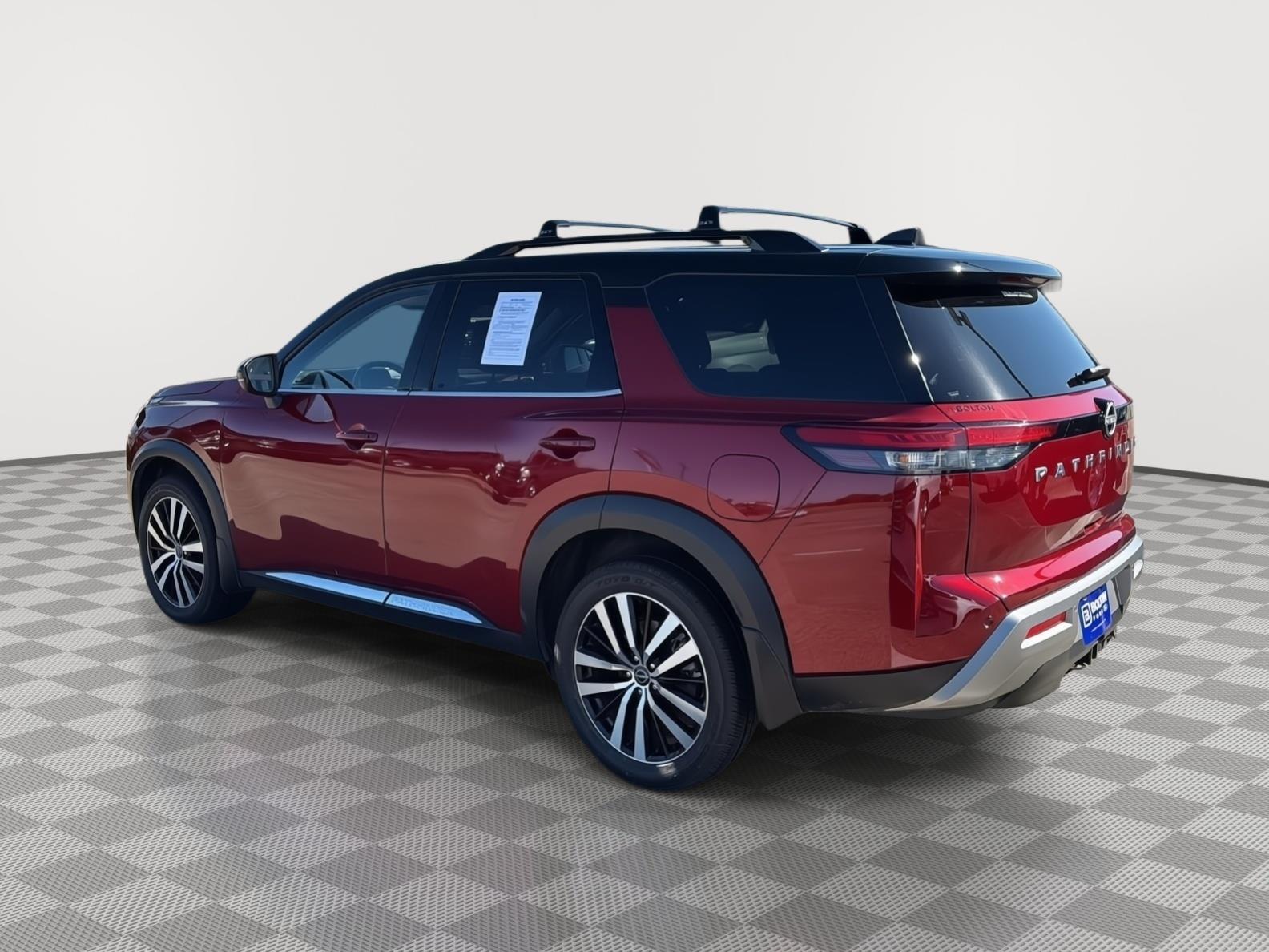 2023 Nissan Pathfinder Platinum photo 3