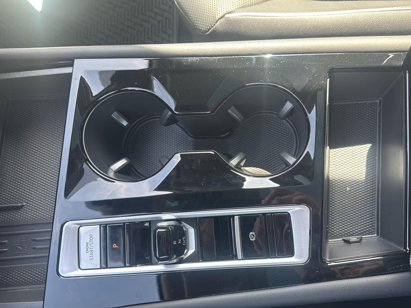 2025 Volkswagen Atlas SEL Premium R-Line - Photo 20