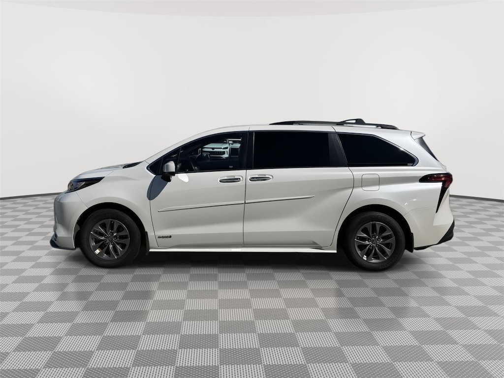 Used 2021 Toyota Sienna XLE 8 Passenger Van