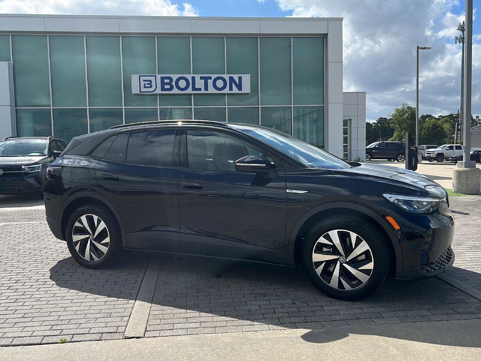 2025 Volkswagen ID.4 Pro photo 2