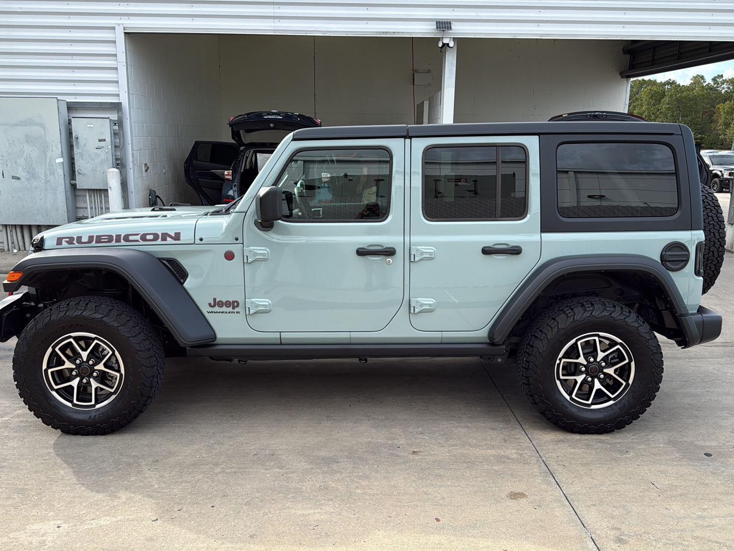 2024 Jeep Wrangler Rubicon photo 2