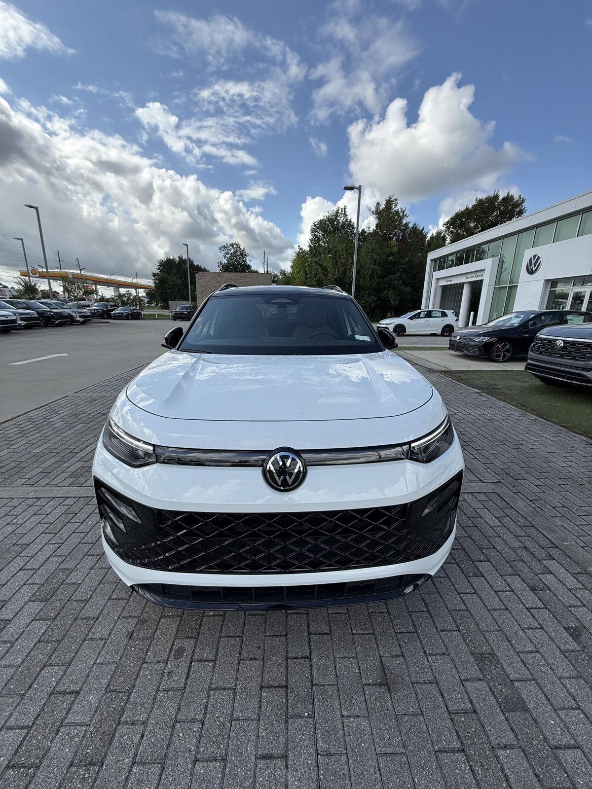 2025 Volkswagen Tiguan SE R-Line Black photo 3