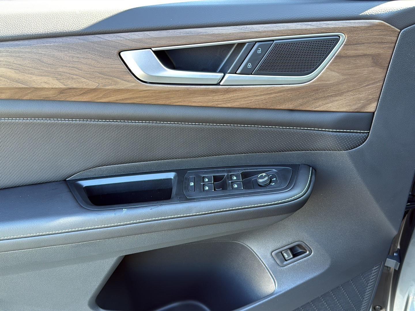 2026 Volkswagen Atlas SE w/Tech - Photo 12