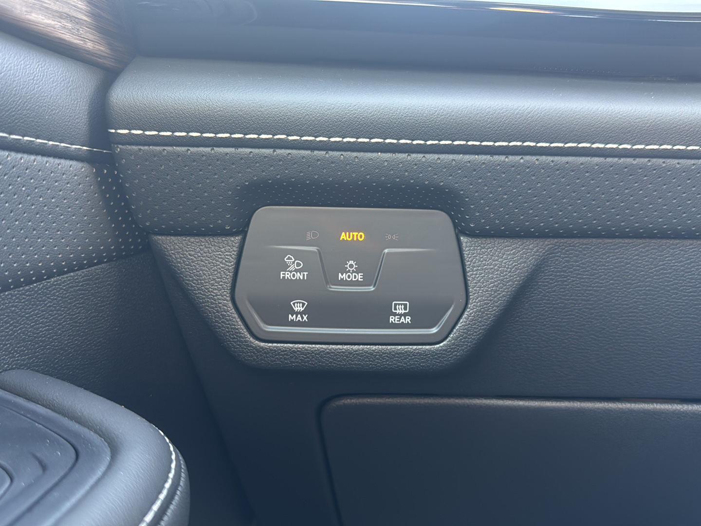 2025 Volkswagen Atlas SEL Premium R-Line - Photo 22