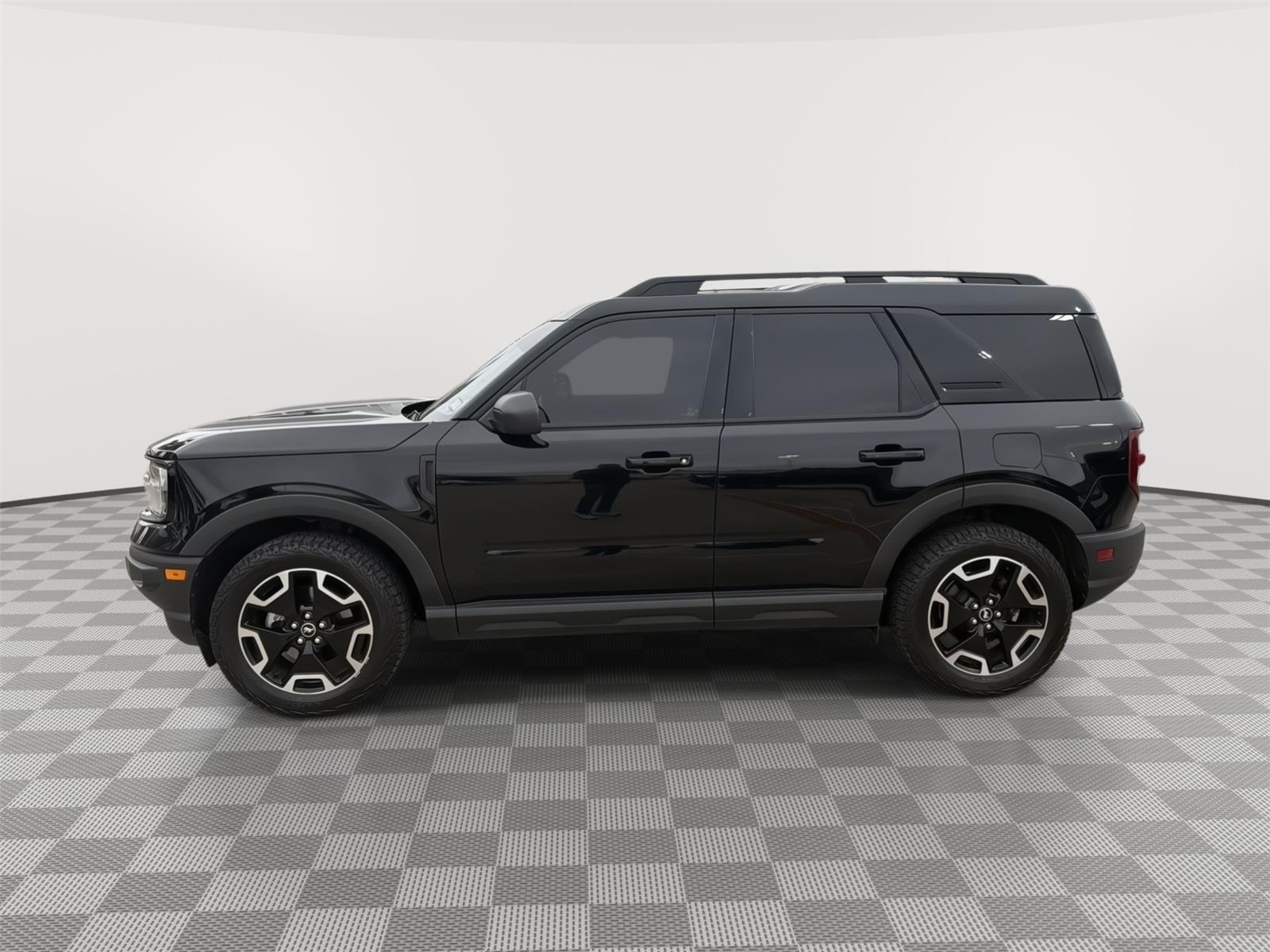 2021 Ford Bronco Sport Outer Banks photo 2