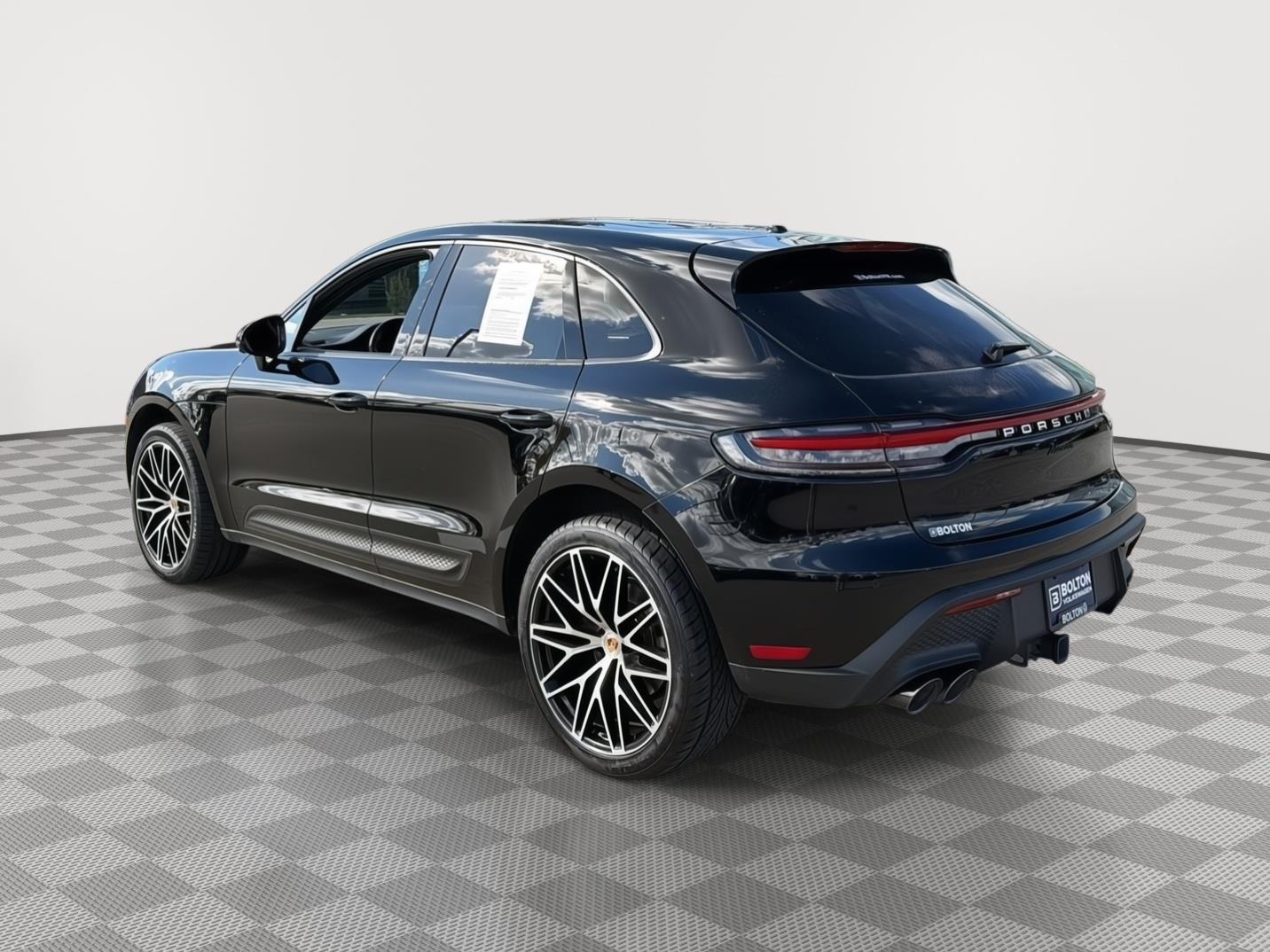 2023 Porsche Macan T photo 3