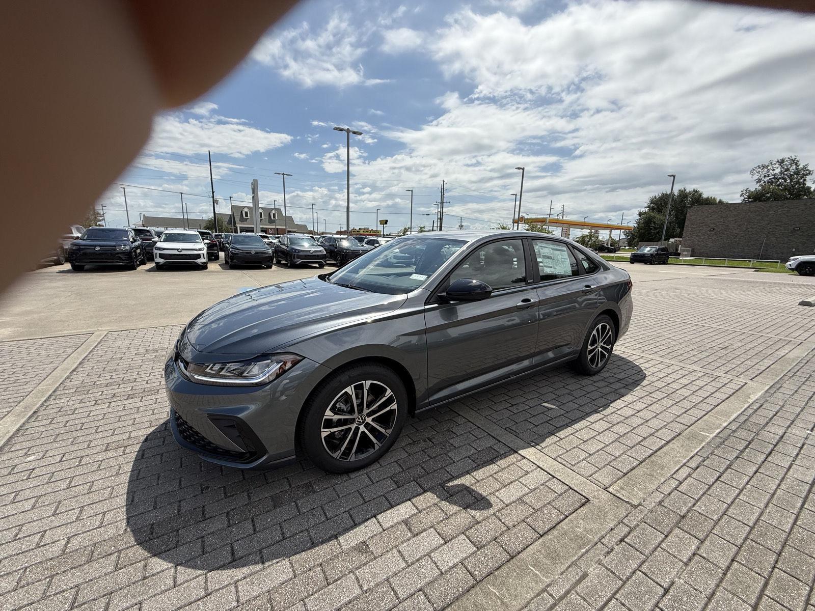 2025 Volkswagen Jetta 1.5T Sport photo 2