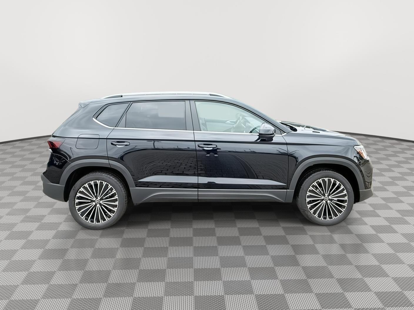 2025 Volkswagen Taos SE's photo