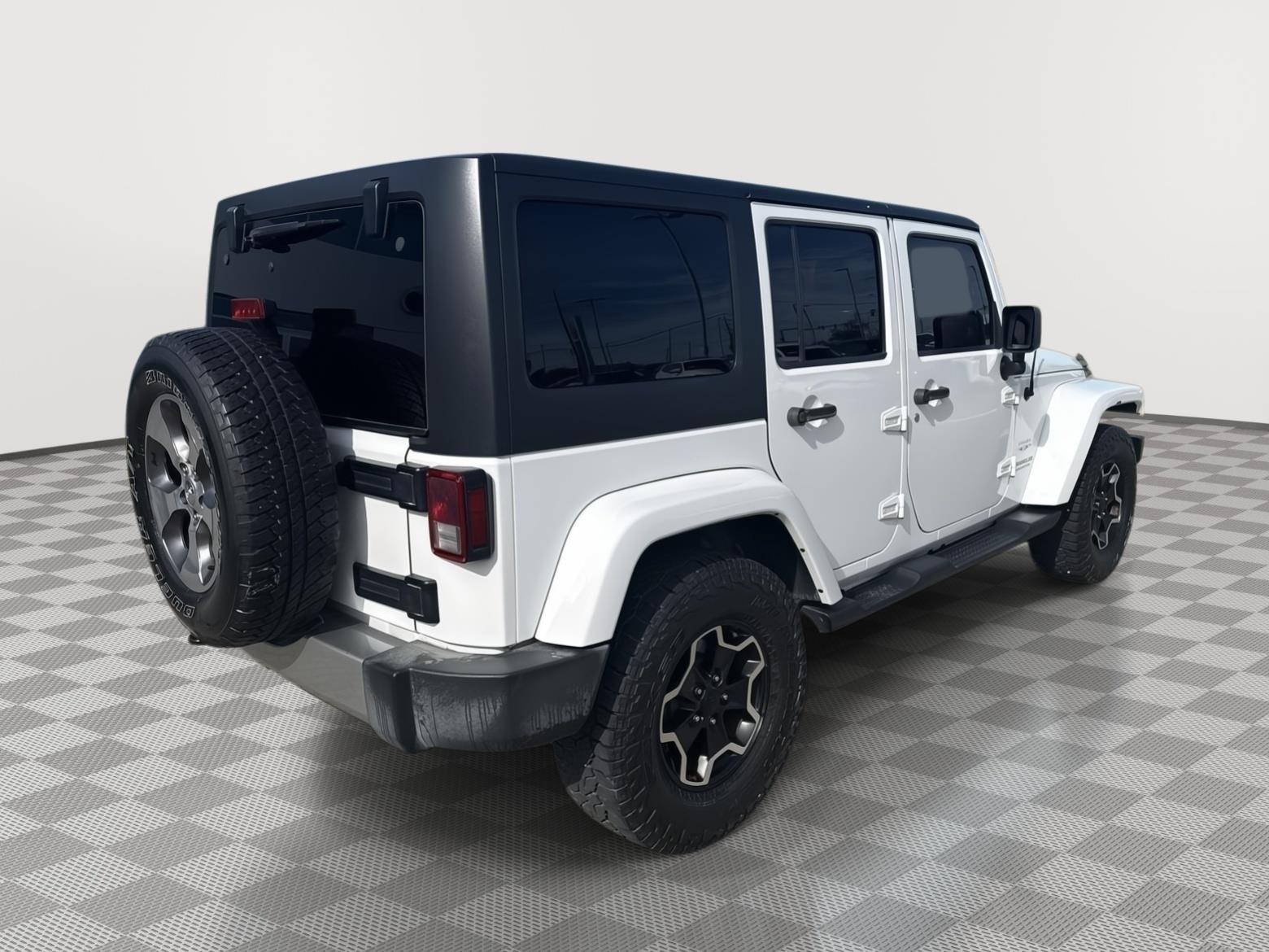 2016 Jeep Wrangler Unlimited Sahara photo 3