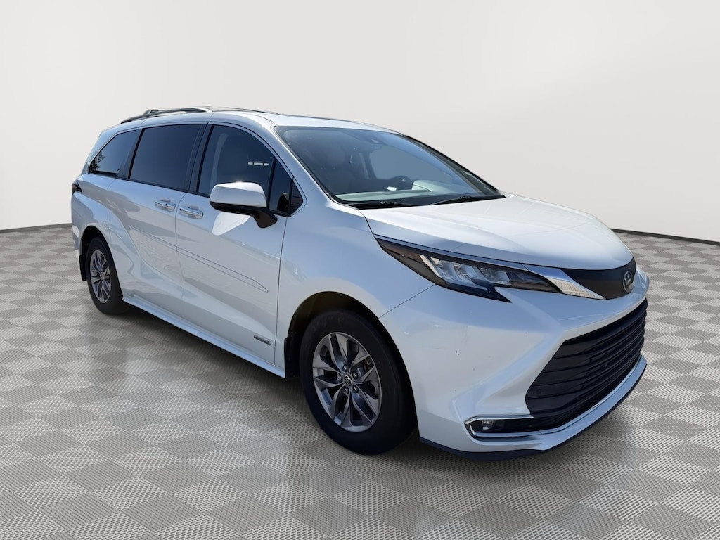 Used 2021 Toyota Sienna XLE 8 Passenger Van