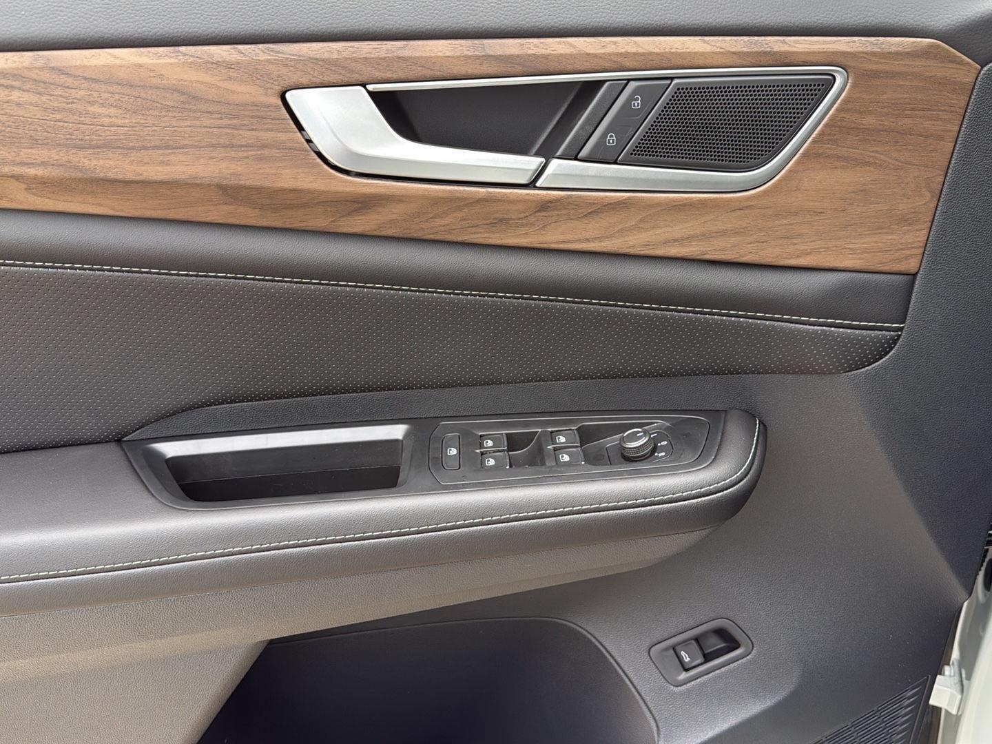2026 Volkswagen Atlas SE w/Tech - Photo 12