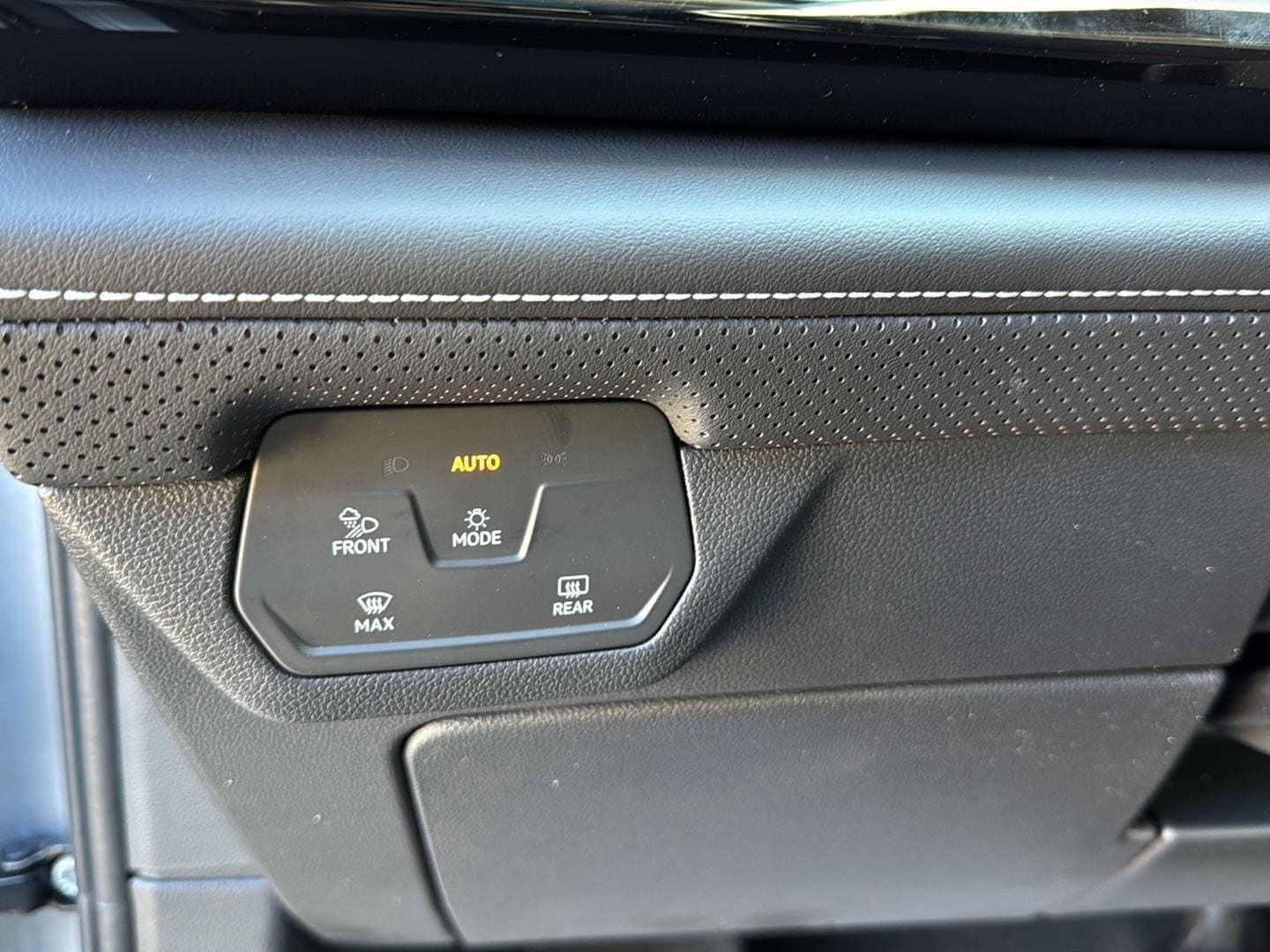 2026 Volkswagen Atlas SE w/Tech - Photo 13