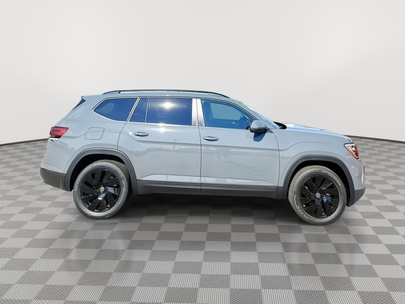 2026 Volkswagen Atlas SE Technology photo 2