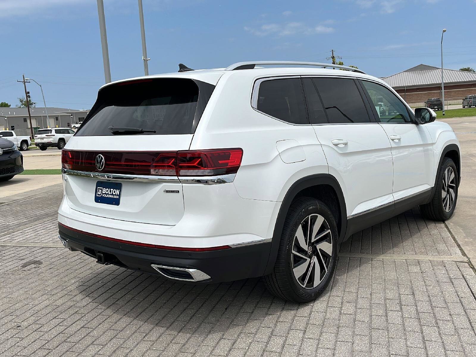 2025 Volkswagen Atlas SEL photo 3
