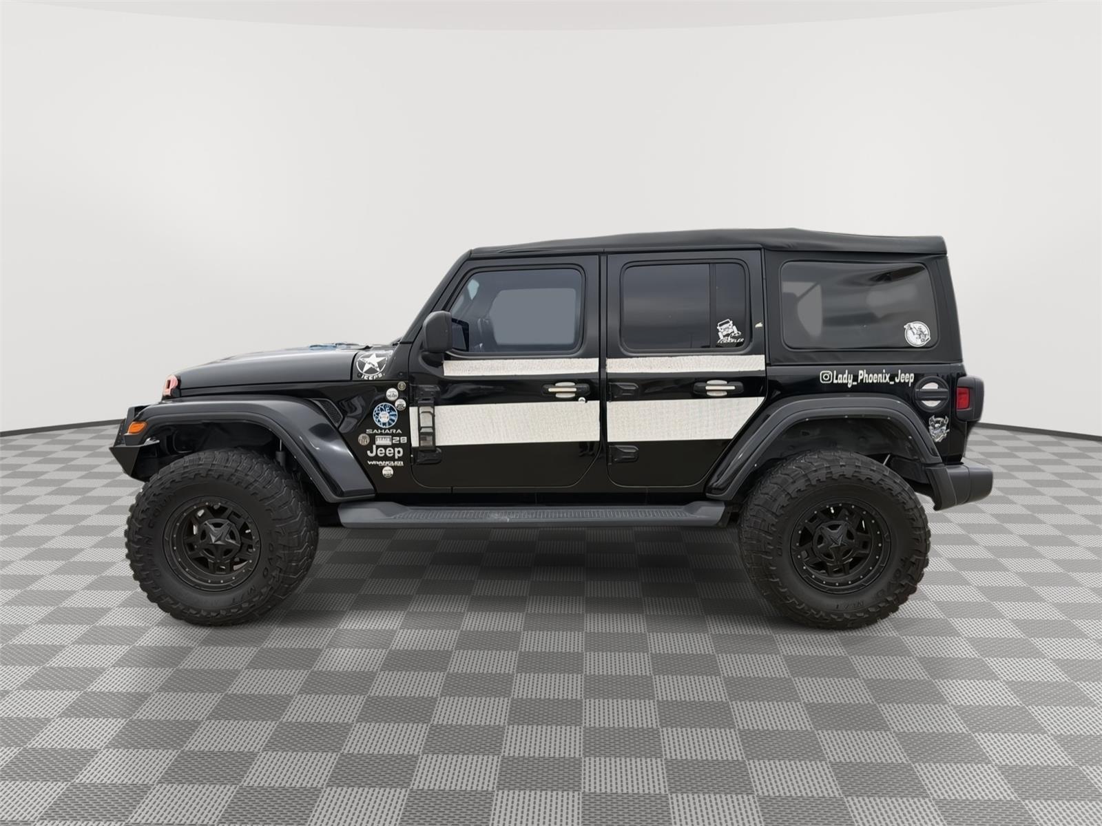 2021 Jeep Wrangler Unlimited Sahara photo 2