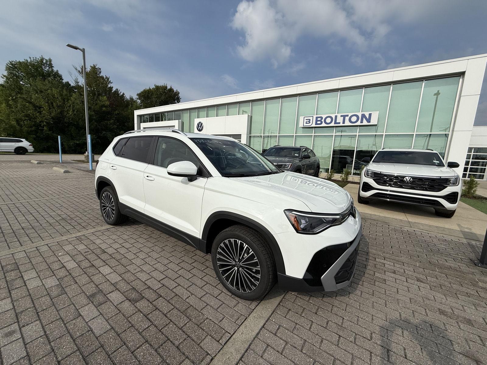 2025 Volkswagen Taos SE photo 2