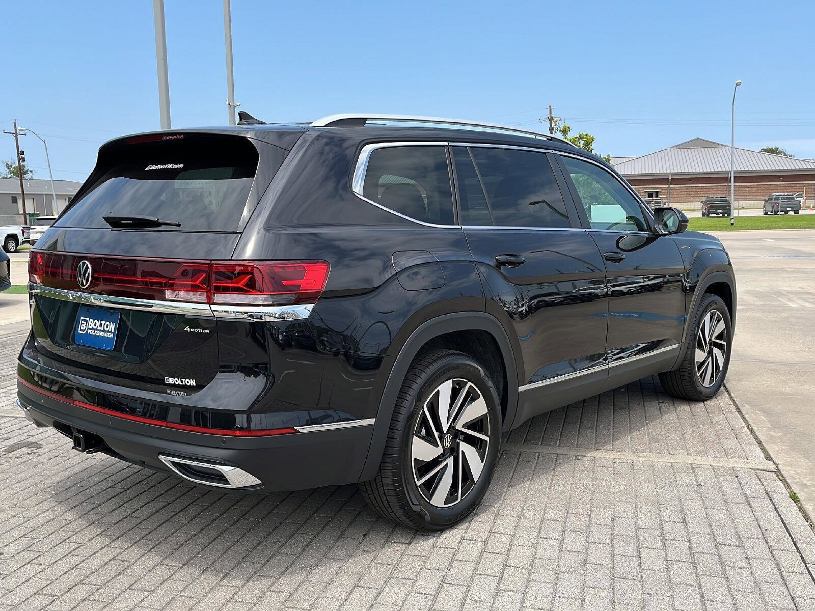 2025 Volkswagen Atlas SEL photo 3