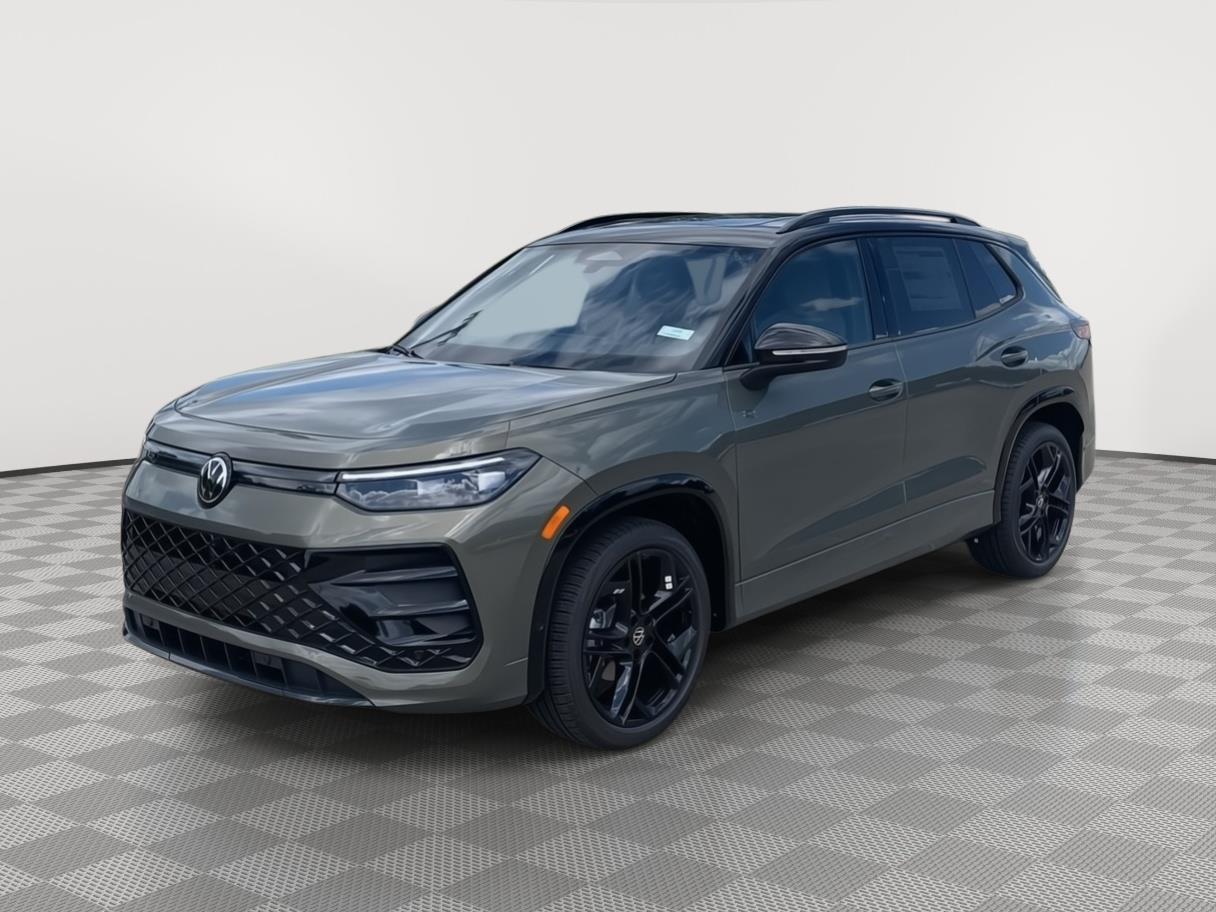 2026 Volkswagen Tiguan 2.0T SE R-Line Black's photo