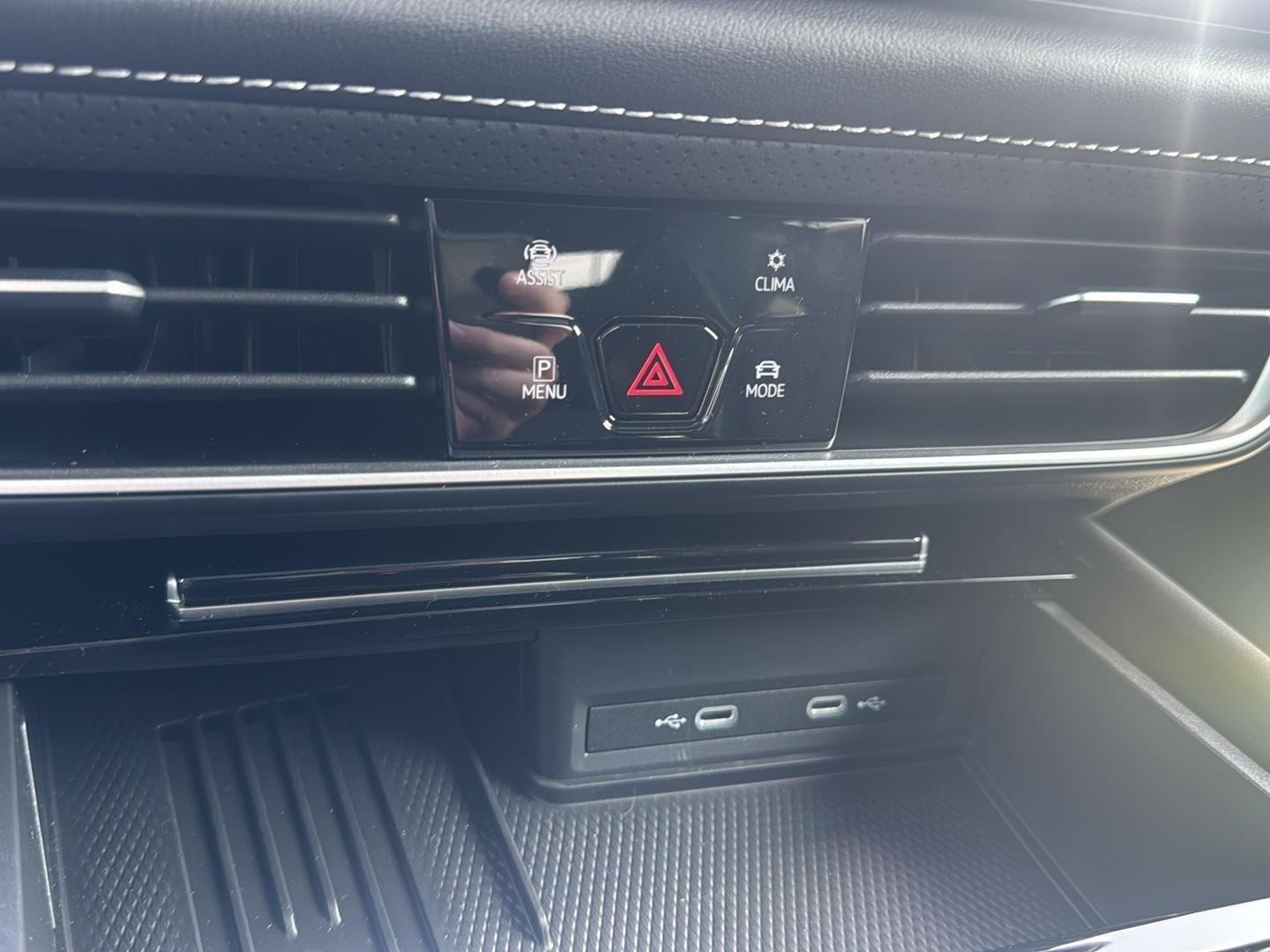 2025 Volkswagen Atlas SEL Premium R-Line - Photo 19