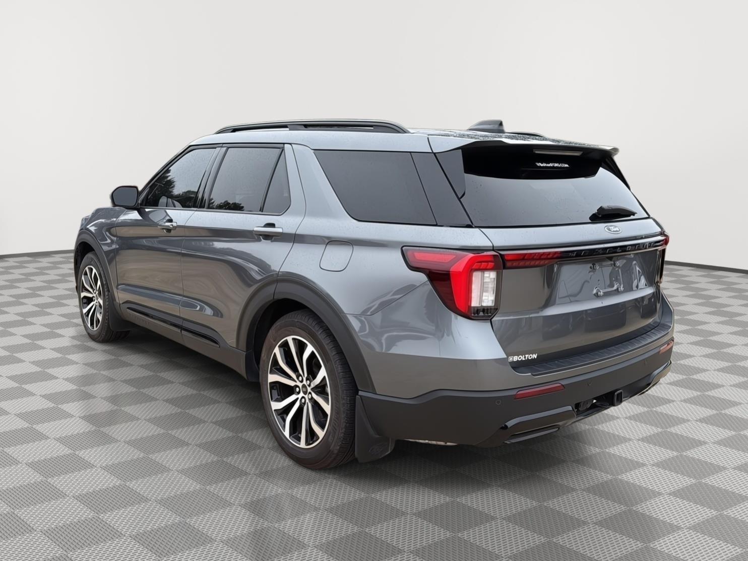 2025 Ford Explorer ST-Line photo 2
