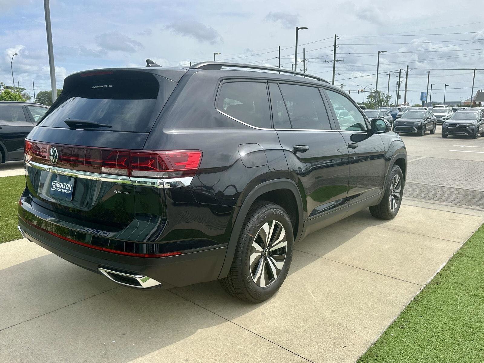 2025 Volkswagen Atlas SE photo 4