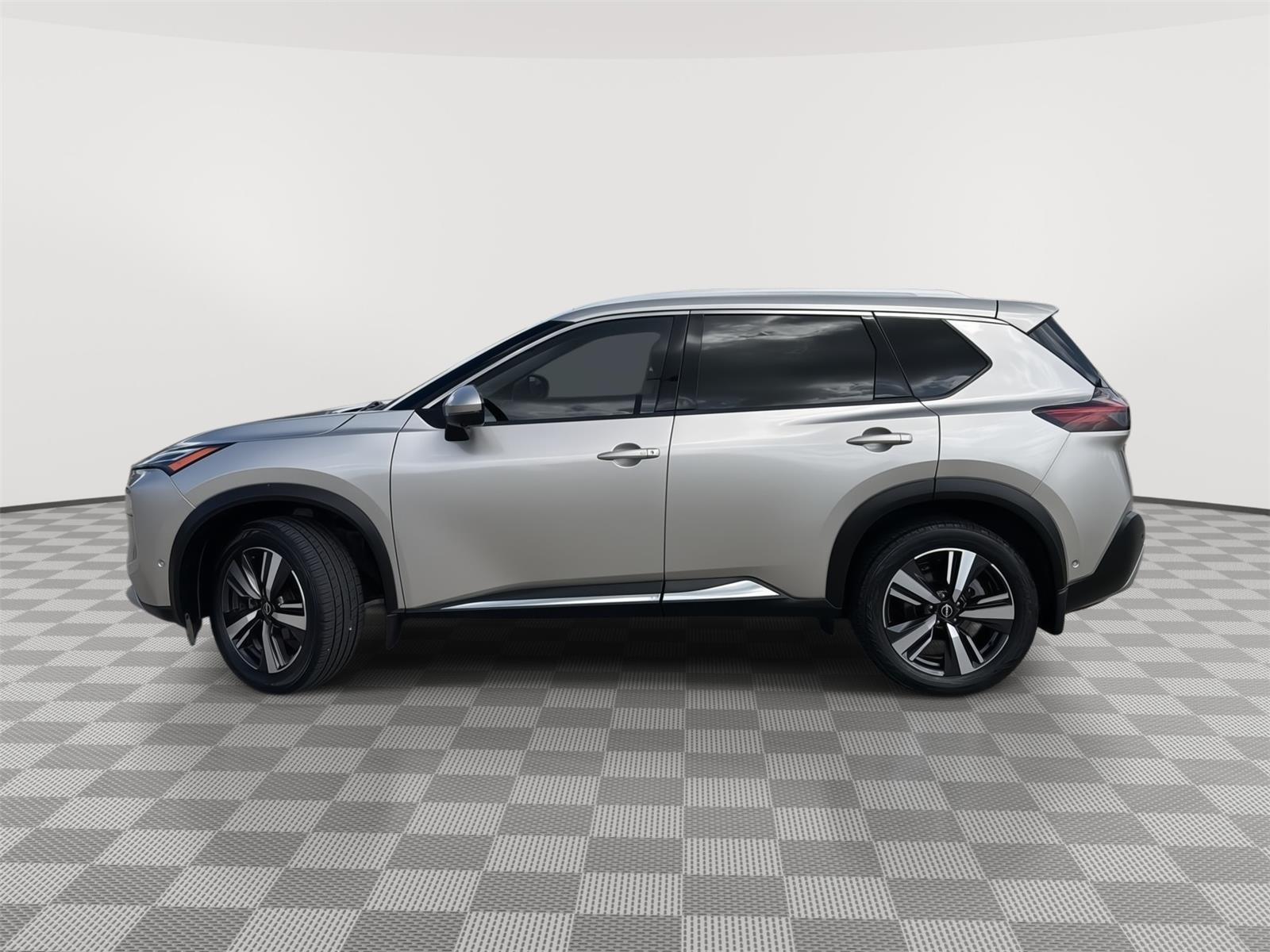 2023 Nissan Rogue Platinum photo 2