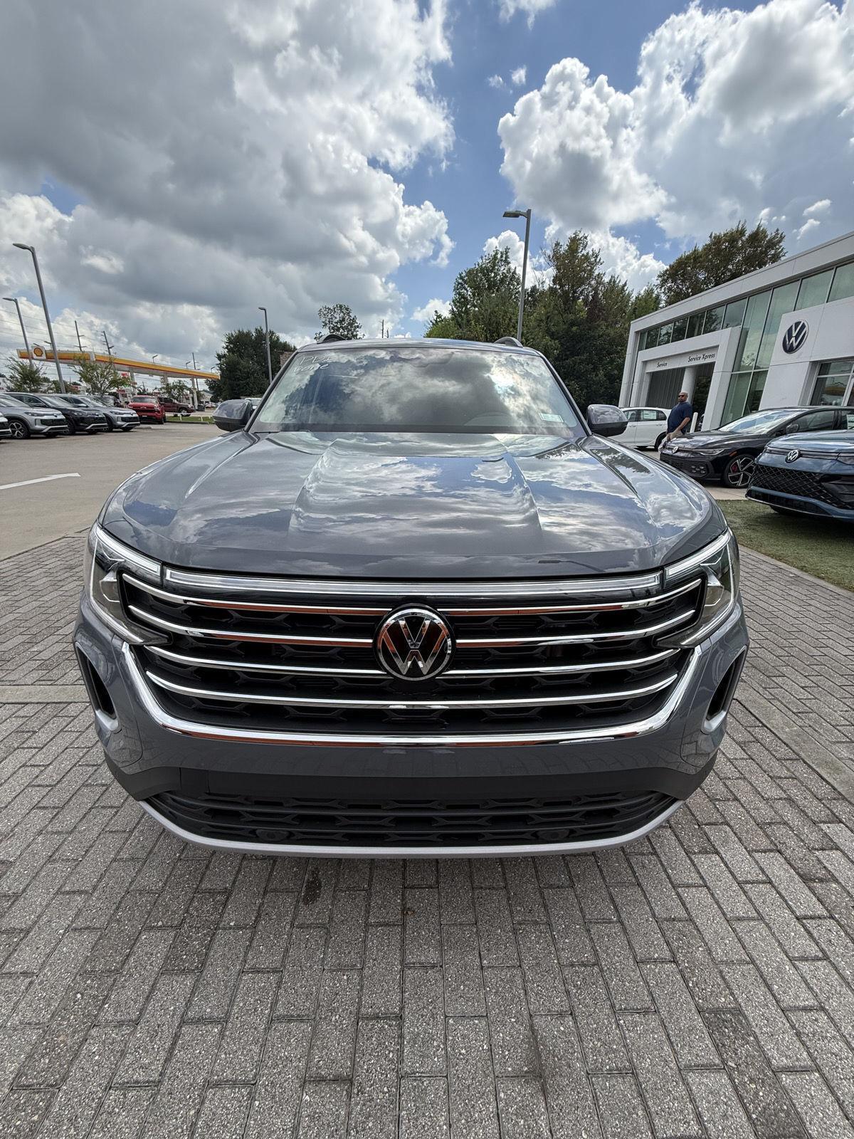 2026 Volkswagen Atlas SE Technology photo 2