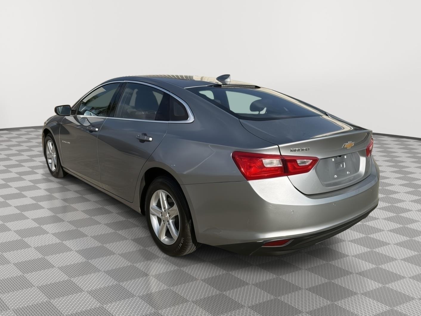 2024 Chevrolet Malibu 1LT photo 3