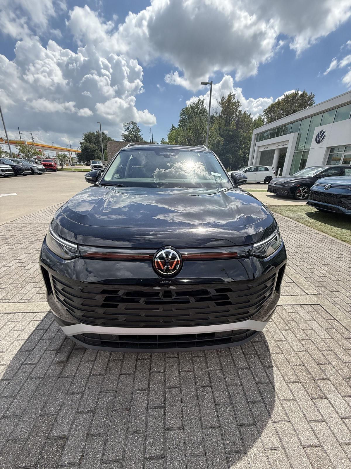 2025 Volkswagen Tiguan SE photo 2