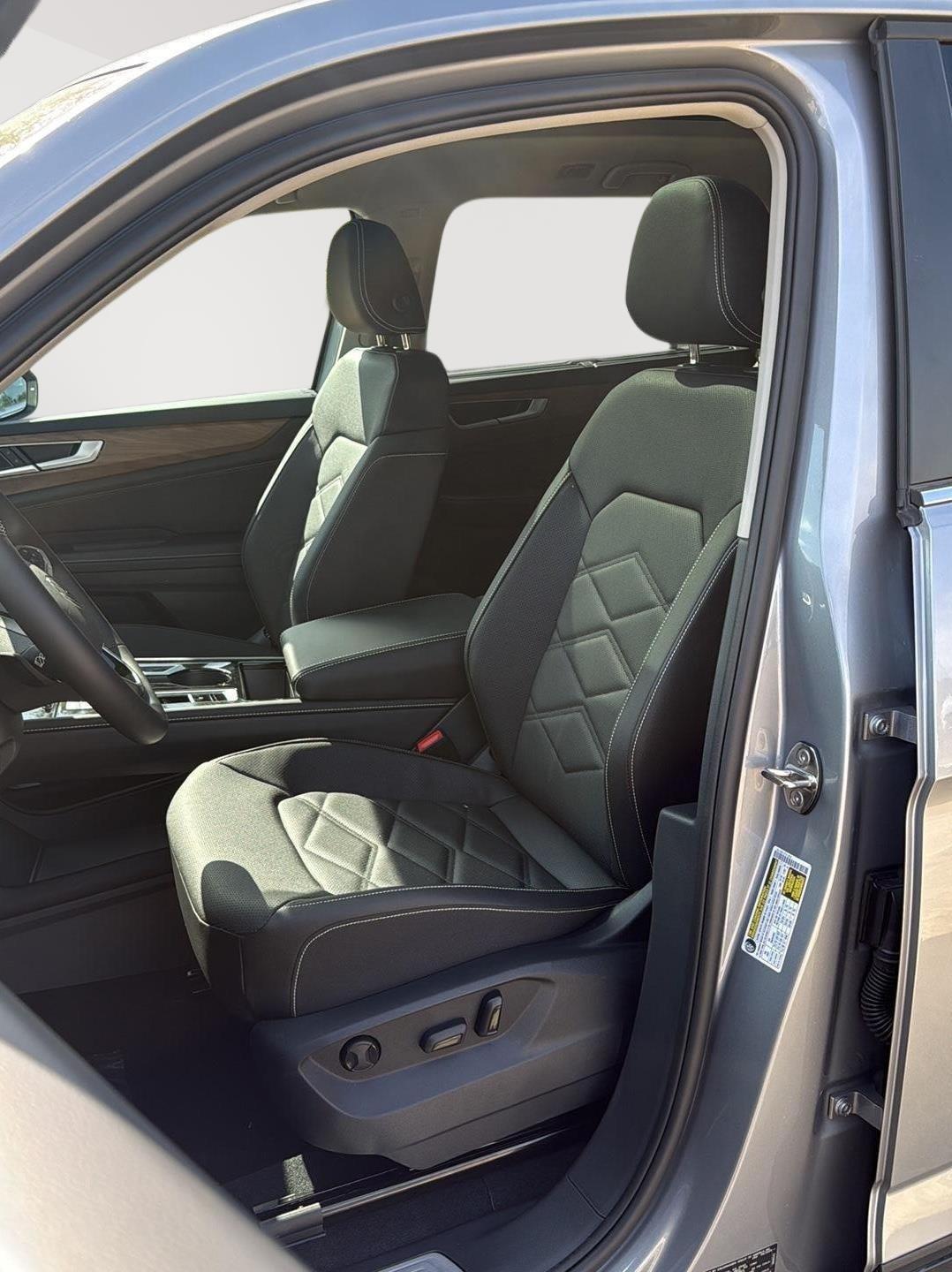 2026 Volkswagen Atlas SE w/Tech - Photo 11