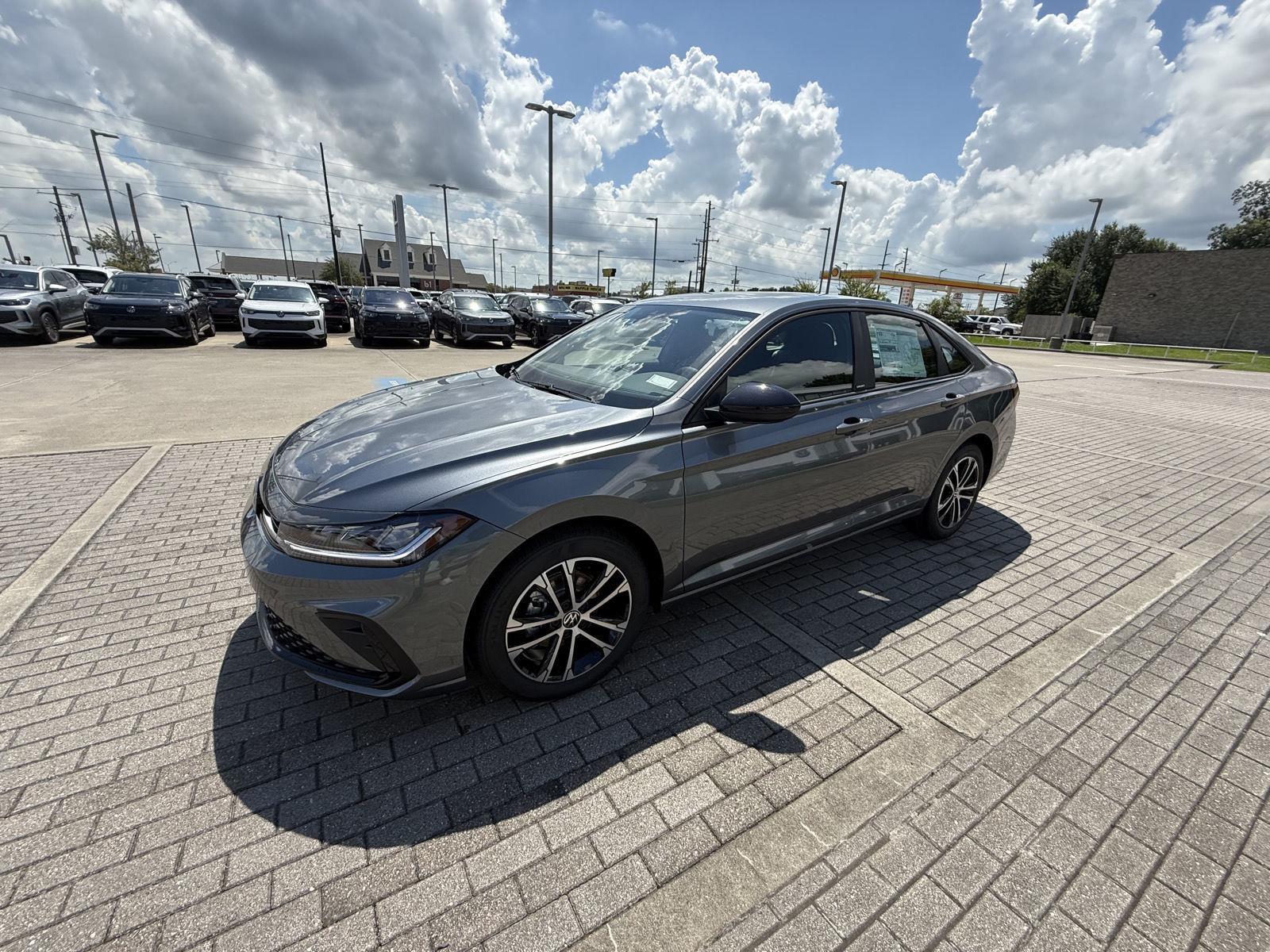 2025 Volkswagen Jetta 1.5T Sport photo 3