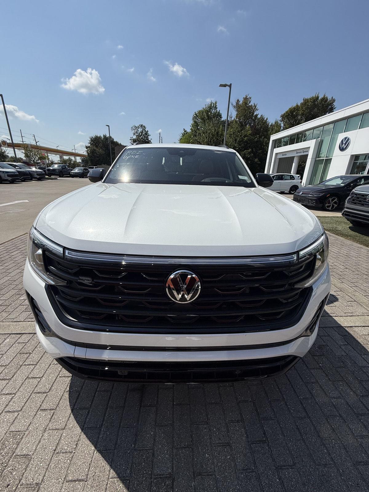 2026 Volkswagen Atlas Cross Sport SEL R-Line photo 3