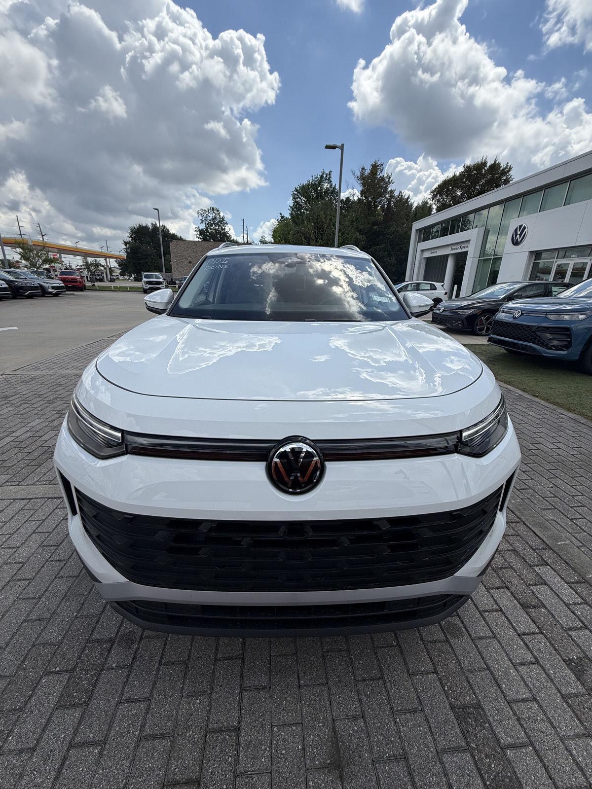 2025 Volkswagen Tiguan SE photo 3