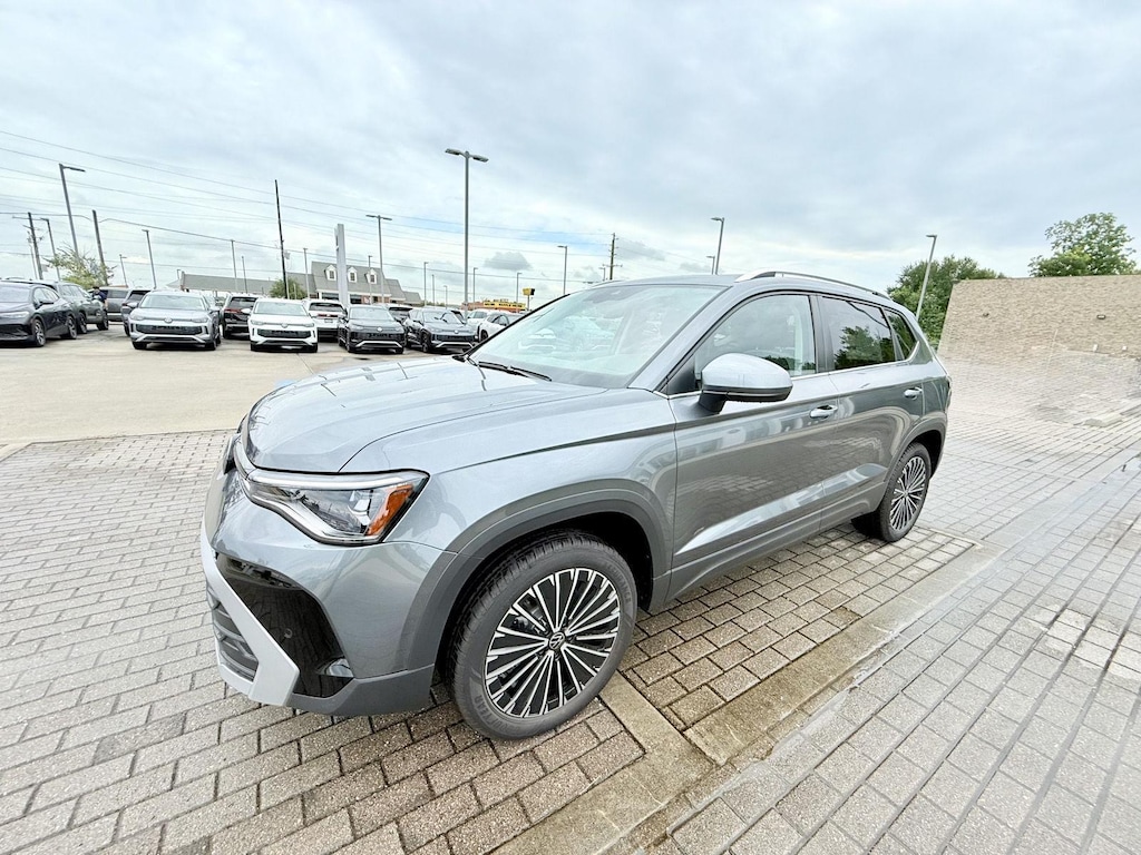 New 2025 Volkswagen Taos 1.5T SE SUV