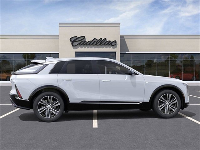 2026 Cadillac Lyriq Luxury photo 2