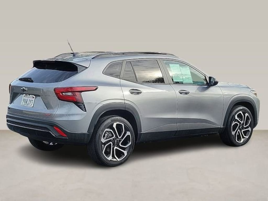 Used 2025 Chevrolet Trax 2RS SUV