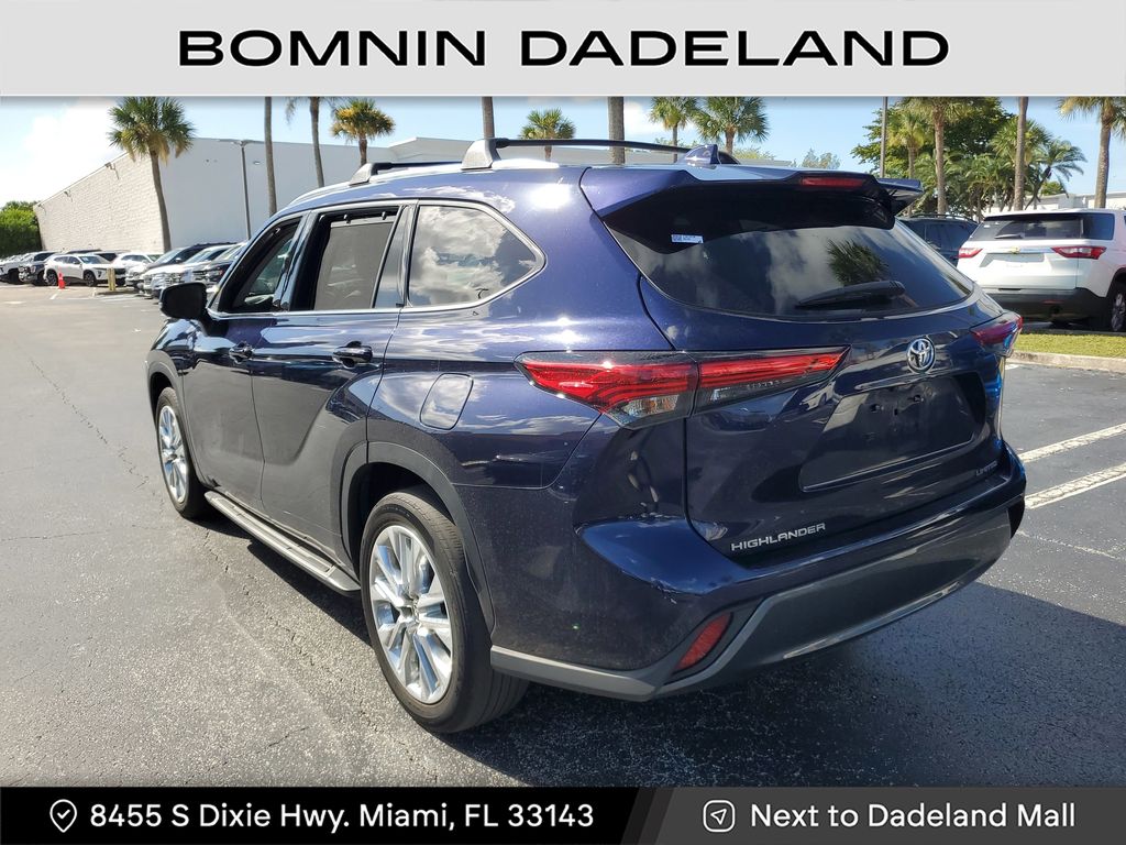 2023 Toyota Highlander XLE photo 3