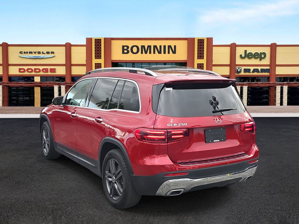 2024 Mercedes Benz GLB 250 photo 3
