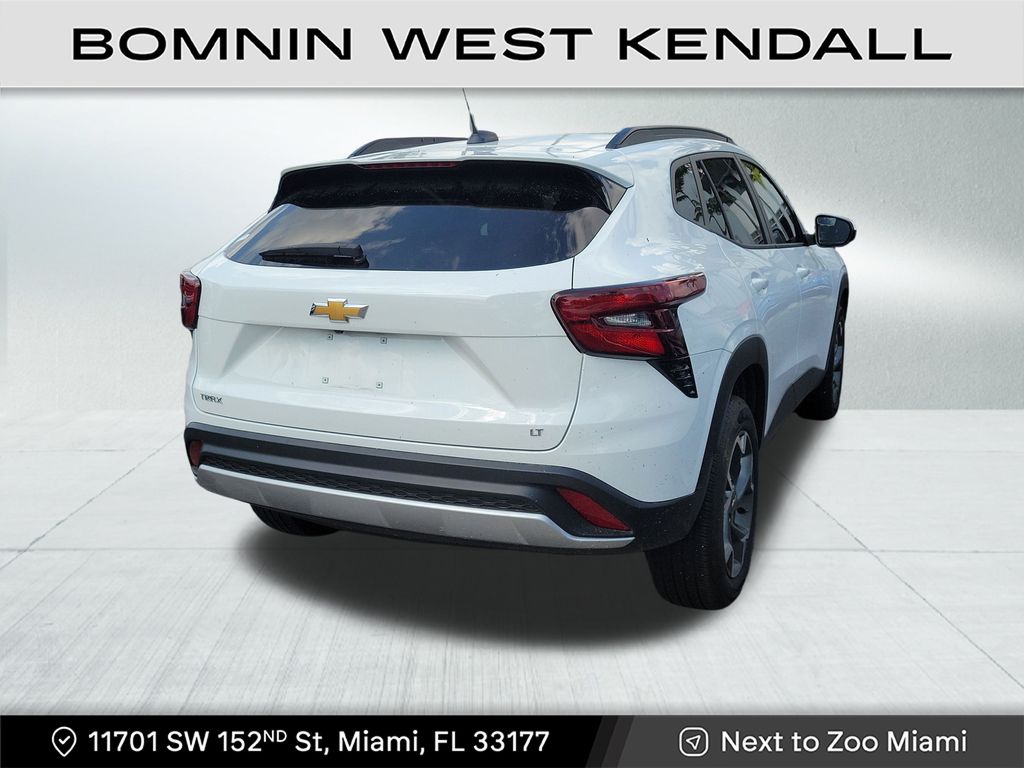 2025 Chevrolet Trax LT photo 4