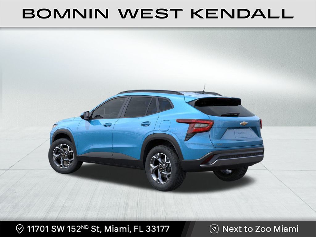 2025 Chevrolet Trax LT photo 2